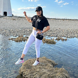 Meet your Posher, Ingrid massiel